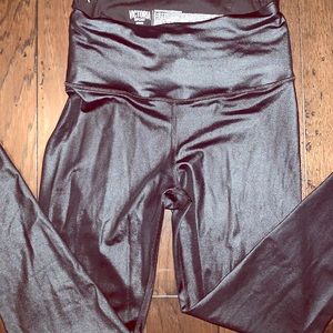 Victoria secret shiny black knockout legging med